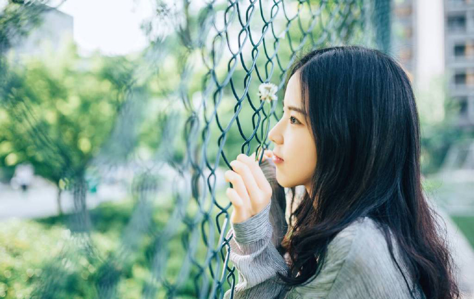 “呵~”刘璋无奈的笑了起来，外面响起了喊杀声，虽然民心所向，但终究还是有那么一批人选择了反抗，哪怕这份反抗，在此时已经没有任何意义。